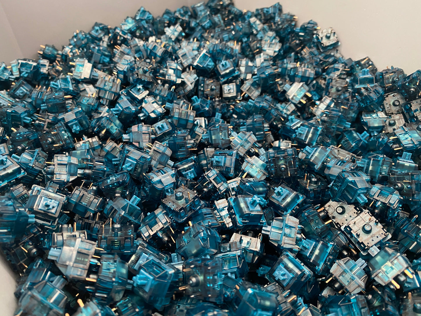 Ultramarine Switches
